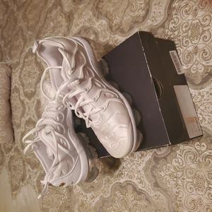White Vapormax Plus